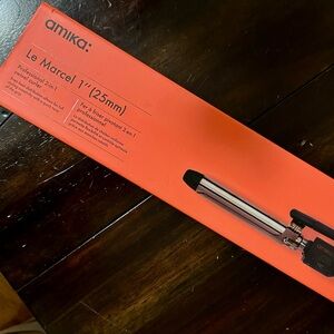 Amica Le Marcel Curling Iron 1”. in box
